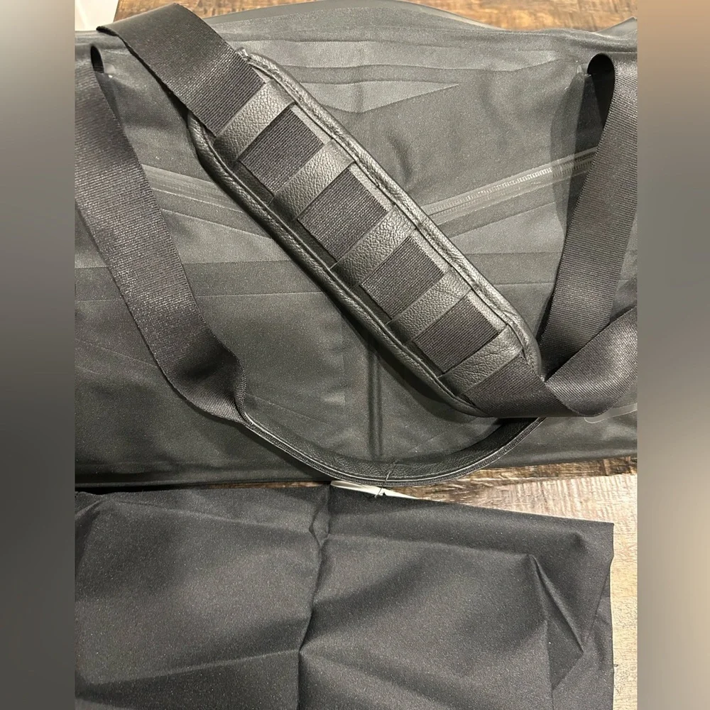 Nike Black Reverie Duffel Bag - Picture 3 of 7